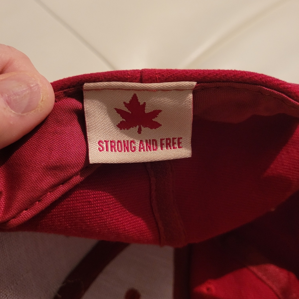 Red Canada Cap - Picture 3 of 4